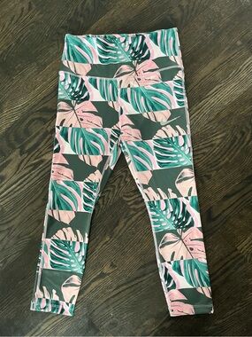 Nike Dri-Fit High Rise Pink & Green Cropped Tropical Leaf Capri Leggings Size M